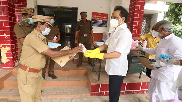 போலீசாருக்கும் உதவி