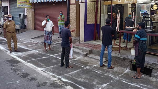 Coronavirus lockdown: People throng Mutton Shops Coronavirus lockdown: People throng Mutton Shops