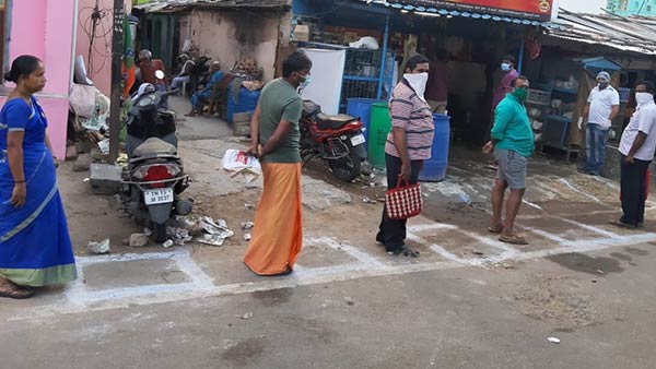 Coronavirus lockdown: People throng Mutton Shops Coronavirus lockdown: People throng Mutton Shops