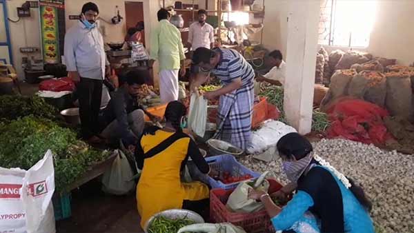 In Puducherry, 13 varieties of vegetables are sold for Rs 100 In Puducherry, 13 varieties of vegetables are sold for Rs 100