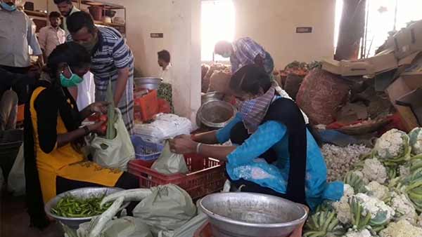 In Puducherry, 13 varieties of vegetables are sold for Rs 100 In Puducherry, 13 varieties of vegetables are sold for Rs 100
