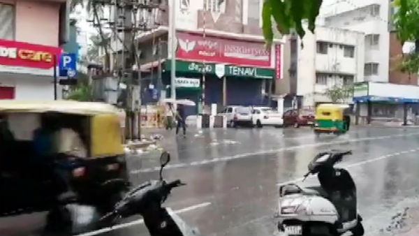 Heavy rain lashes Bengaluru from morning Heavy rain lashes Bengaluru from morning