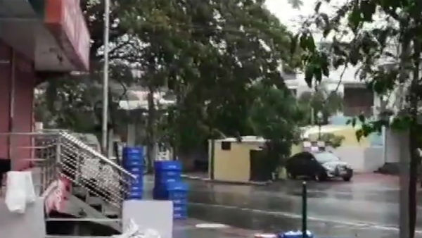 Heavy rain lashes Bengaluru from morning Heavy rain lashes Bengaluru from morning