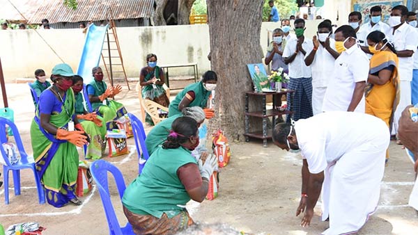RB Udayakumar perform pada pooja to sweepers RB Udayakumar perform pada pooja to sweepers