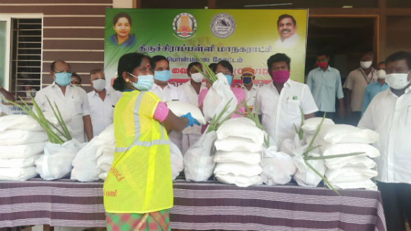 ADMK gives free rice and vegetables for Sanitation workers in Trichy ADMK gives free rice and vegetables for Sanitation workers in Trichy