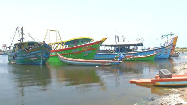 Fishermen are preparing for fishing in Puducherry Fishermen are preparing for fishing in Puducherry