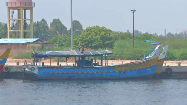 Fishermen are preparing for fishing in Puducherry Fishermen are preparing for fishing in Puducherry