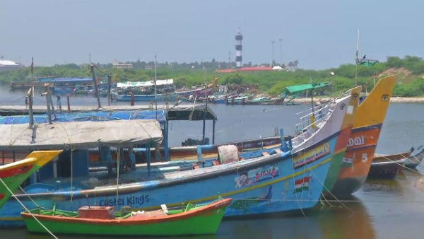Fishermen are preparing for fishing in Puducherry Fishermen are preparing for fishing in Puducherry