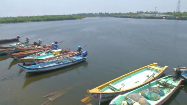 Fishermen are preparing for fishing in Puducherry Fishermen are preparing for fishing in Puducherry