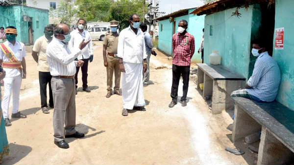 Streets of 4 youths who returned from Koyambedu Market gets sealed in Trichy Streets of 4 youths who returned from Koyambedu Market gets sealed in Trichy