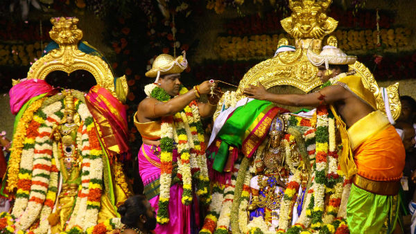 Tirukkalyanam Virundhu Goddess Meenakshi and Lord Sundareswarar Tirukkalyanam Virundhu Goddess Meenakshi and Lord Sundareswarar