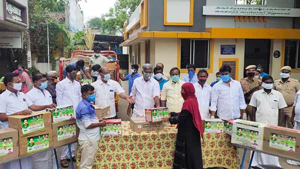 Ministers Vellamandi Natarajan, Valaramathi help for the poor Ministers Vellamandi Natarajan, Valaramathi help for the poor