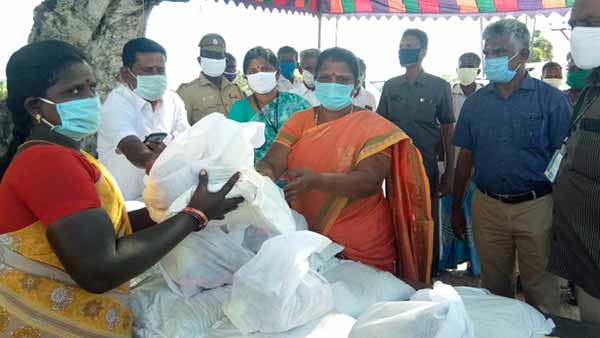 Ministers Vellamandi Natarajan, Valaramathi help for the poor Ministers Vellamandi Natarajan, Valaramathi help for the poor