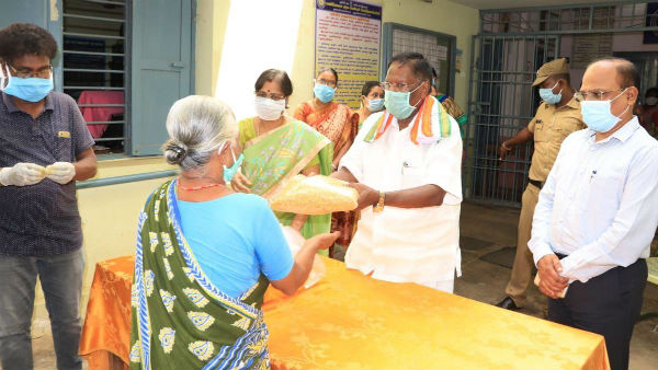 Puducherry State Chief Minister Narayanasamy distributed 5 kg of rice to the people of Nellithoppu Puducherry State Chief Minister Narayanasamy distributed 5 kg of rice to the people of Nellithoppu