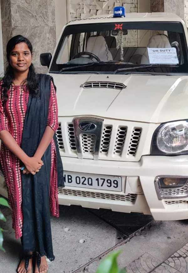 tamil oviya as bank employee in Palani on that day, Assistant Collector in West Bengal today tamil oviya as bank employee in Palani on that day, Assistant Collector in West Bengal today