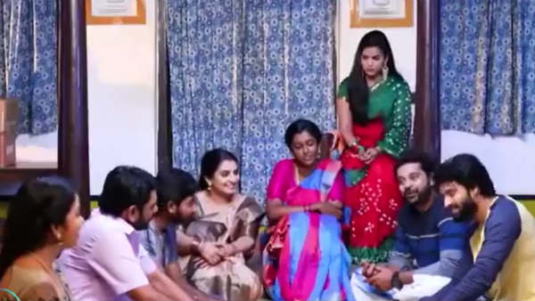முல்லையில் வெட்க சிரிப்பு