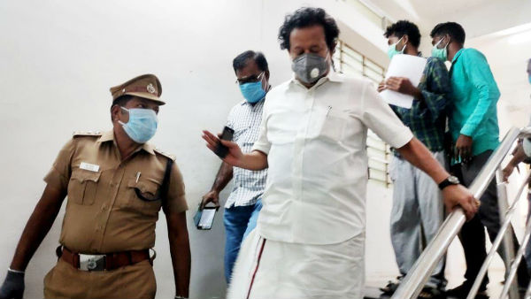 Controversy over issuing e-Pass at Villupuram District Collectors office Controversy over issuing e-Pass at Villupuram District Collectors office