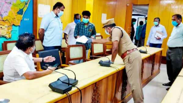 Controversy over issuing e-Pass at Villupuram District Collectors office Controversy over issuing e-Pass at Villupuram District Collectors office