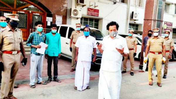Controversy over issuing e-Pass at Villupuram District Collectors office Controversy over issuing e-Pass at Villupuram District Collectors office