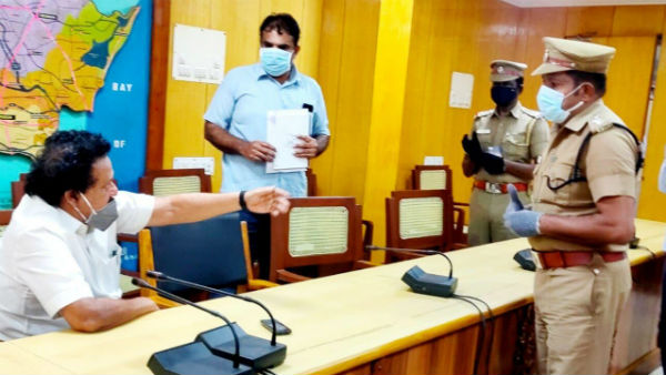Controversy over issuing e-Pass at Villupuram District Collectors office Controversy over issuing e-Pass at Villupuram District Collectors office
