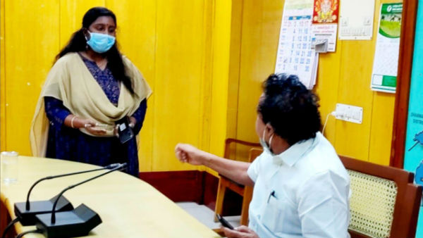Controversy over issuing e-Pass at Villupuram District Collectors office Controversy over issuing e-Pass at Villupuram District Collectors office