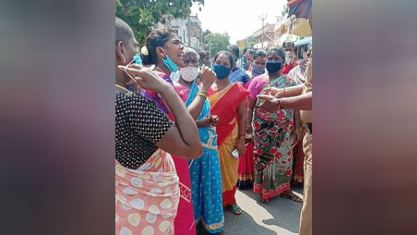 In Puducherry, the womens on a protest against the banks In Puducherry, the womens on a protest against the banks
