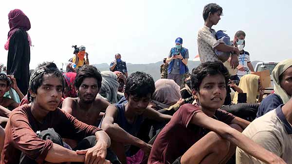 40 Rohingya refugees land in Bangladesh 40 Rohingya refugees land in Bangladesh