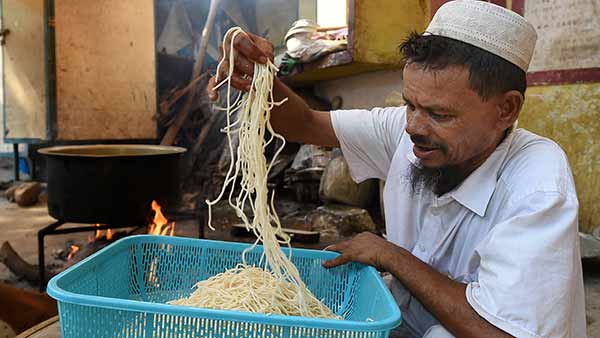 Delhi Govt Providing Adequate Ration to Rohingya Refugees Delhi Govt Providing Adequate Ration to Rohingya Refugees