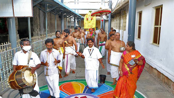 ஏழுமலையானின் வருமானம்