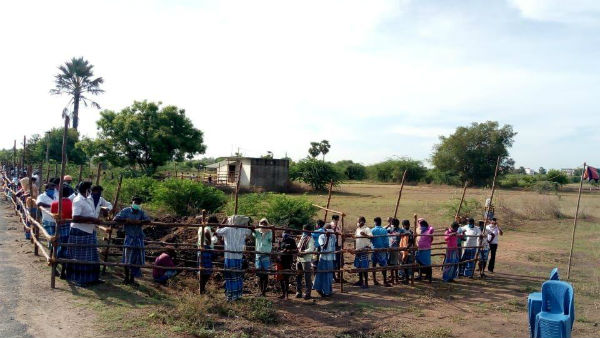 Police have arrested two persons who smuggled liquor from Tamil Nadu to Puducherry Police have arrested two persons who smuggled liquor from Tamil Nadu to Puducherry