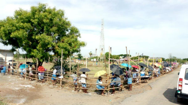 An elderly man who bought liquor standing in queue died of heat An elderly man who bought liquor standing in queue died of heat