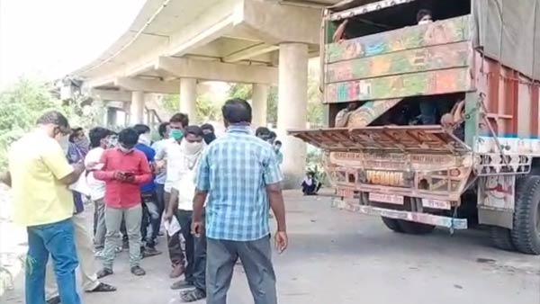 TN Police Stop Rajasthan labourers in Arakkonam TN Police Stop Rajasthan labourers in Arakkonam