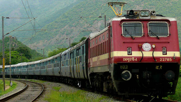 100 ரயில்கள் இயக்கம்