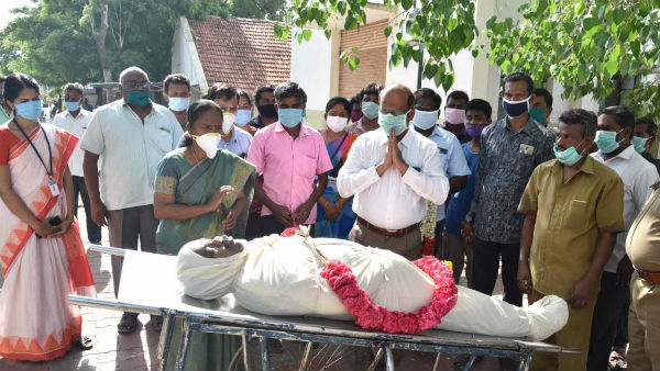 Trichy Collector pay tribute to Revenue Inspectors body who died in accident Trichy Collector pay tribute to Revenue Inspectors body who died in accident
