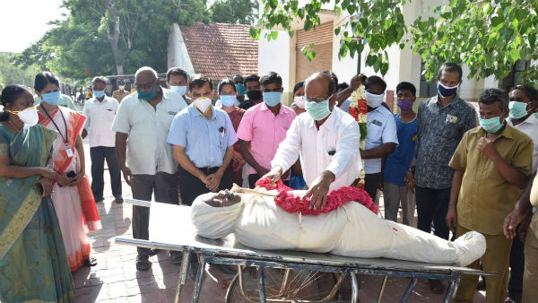 Trichy Collector pay tribute to Revenue Inspectors body who died in accident Trichy Collector pay tribute to Revenue Inspectors body who died in accident