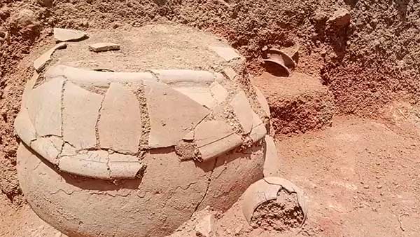 Twi burial urns found Adichanallur site