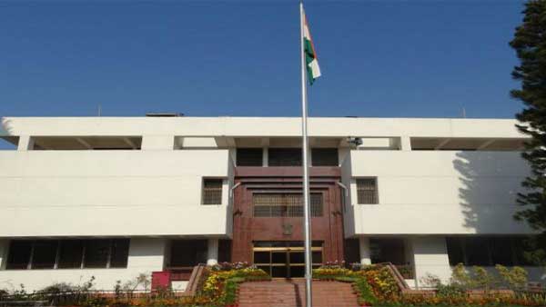 Indian staffers in Pakistan have visible injuries Indian staffers in Pakistan have visible injuries