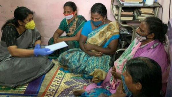 களத்தில் நின்ற கனிமொழி