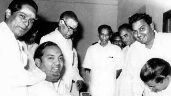 ஆசிரியர்
