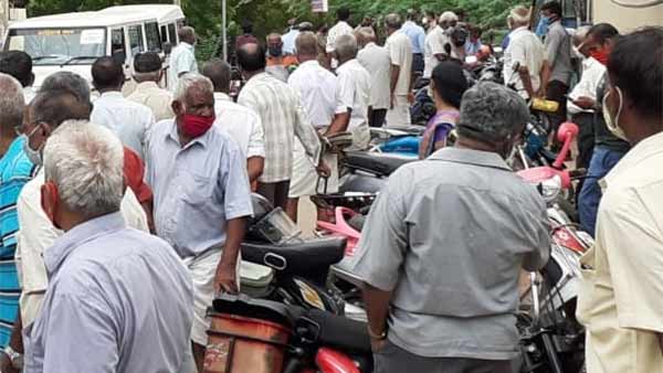 சமூக இடைவெளி எதுவும் இல்லை