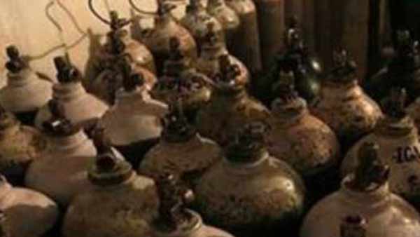 காரை விற்று ஆக்சிஜன் சிலிண்டர்கள்