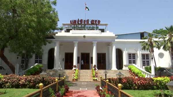 Puducherry Congress MLA Dhanavelu appears before speaker Puducherry Congress MLA Dhanavelu appears before speaker