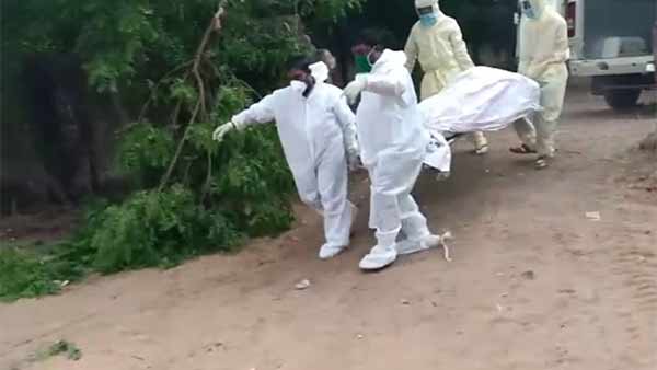 Mishandling of the Coronavirus infected person body in Puducherry goes viral Mishandling of the Coronavirus infected person body in Puducherry goes viral