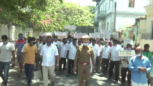 Puducherry Fishermen protest against Governor Kiran Bedi Puducherry Fishermen protest against Governor Kiran Bedi