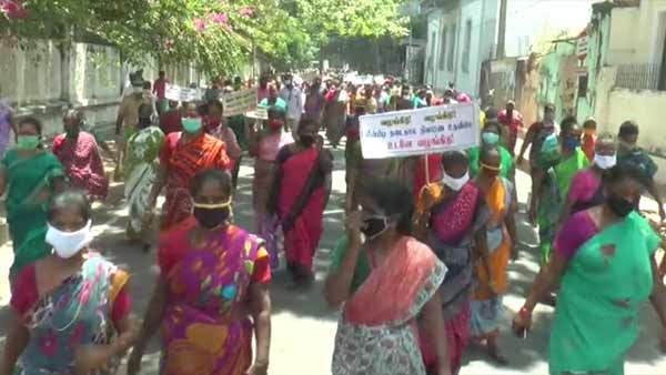 Puducherry Fishermen protest against Governor Kiran Bedi Puducherry Fishermen protest against Governor Kiran Bedi