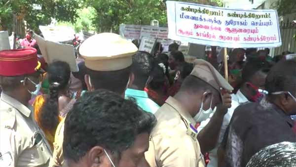 Puducherry Fishermen protest against Governor Kiran Bedi Puducherry Fishermen protest against Governor Kiran Bedi