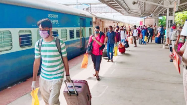 1400 were reached Villupuram Railway station from Maharastra 1400 were reached Villupuram Railway station from Maharastra