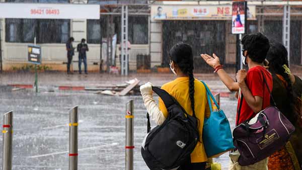 Thunderstorm in Dindigul and Trichy districts Thunderstorm in Dindigul and Trichy districts