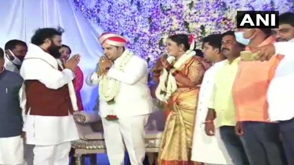 Karnataka Health Minister Flouts Norms Again at Wedding of MLAs Son Karnataka Health Minister Flouts Norms Again at Wedding of MLAs Son