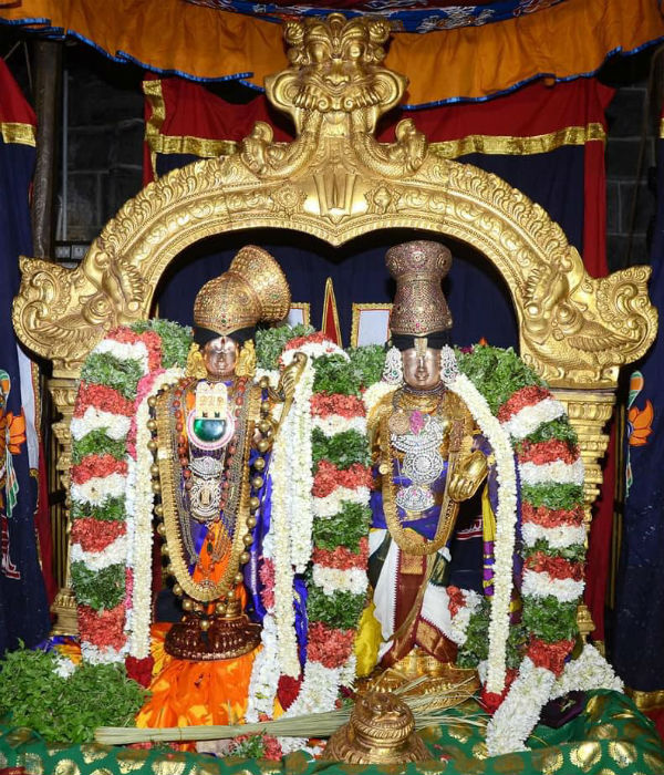 Srirangam Sri Ranganathaswamy gifts to Aandal for Aadi Pooram Srirangam Sri Ranganathaswamy gifts to Aandal for Aadi Pooram